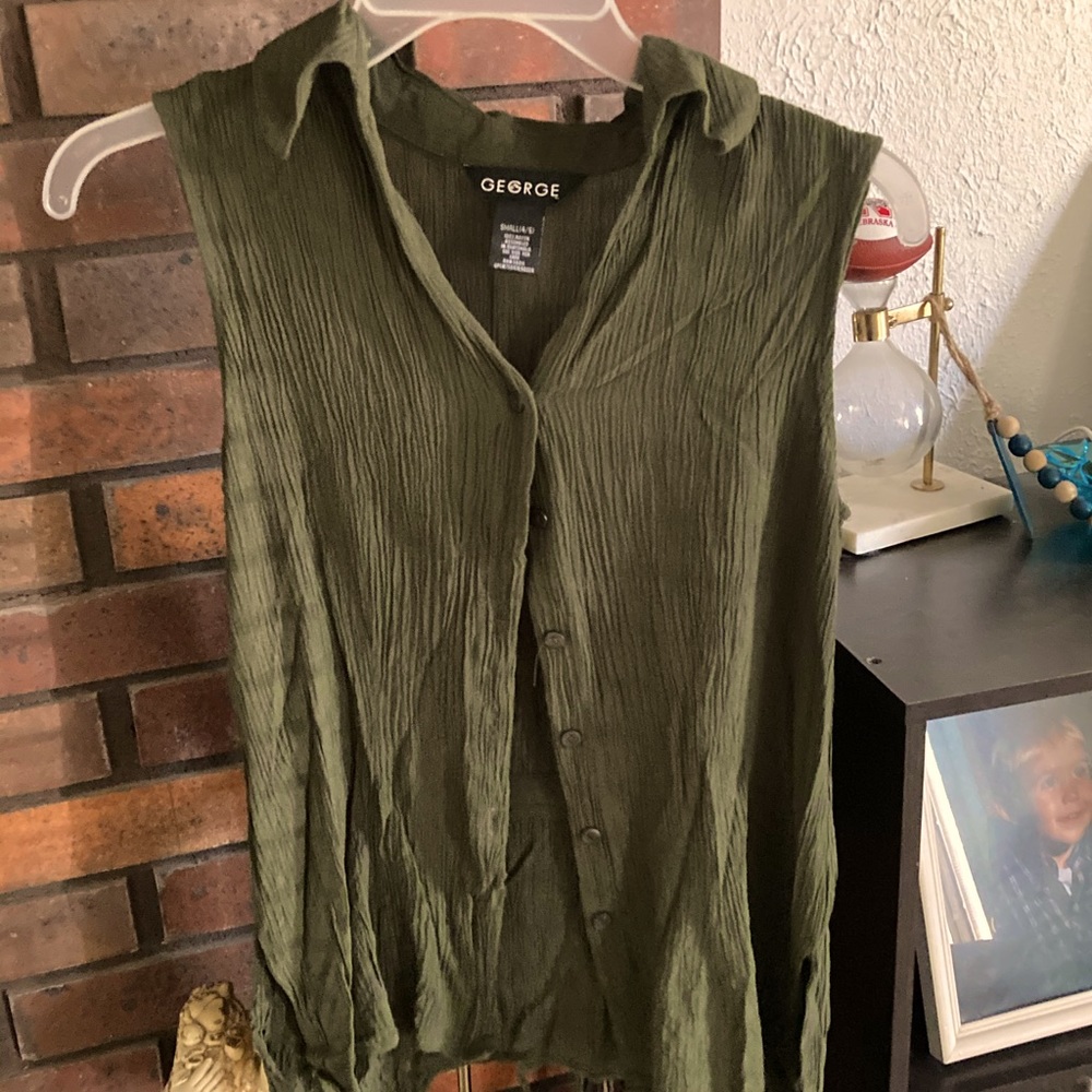 Small, green, fashionable tank top with belt